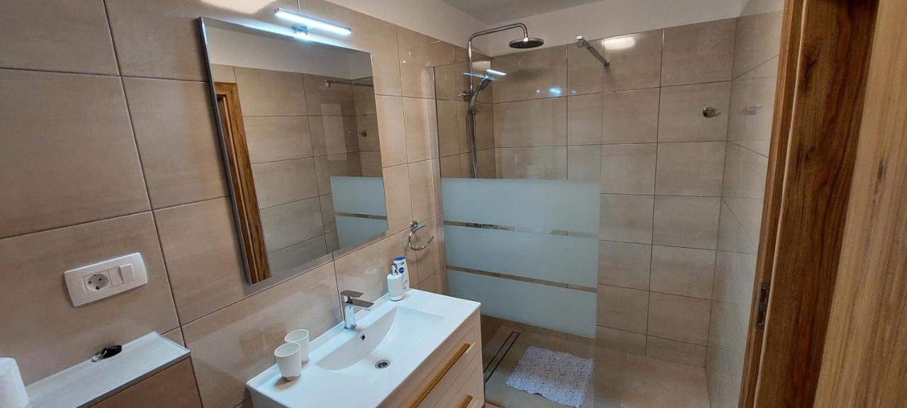 Holiday Apartments Cecilija Supetarska Draga Exterior photo